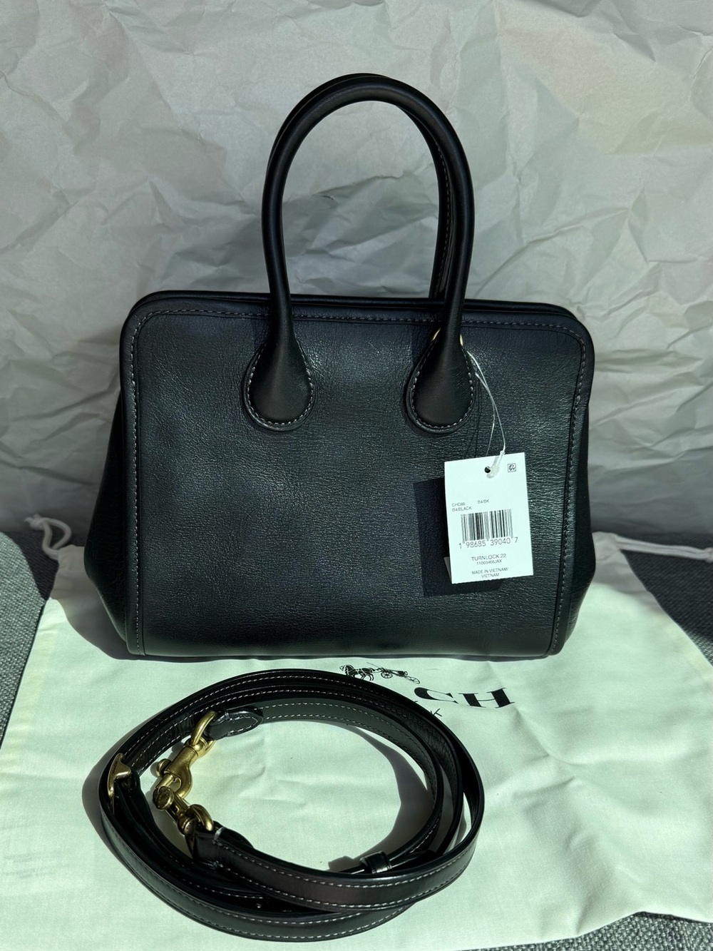 Coach Turnlock 22 Black NWT - Picture 2 of 11